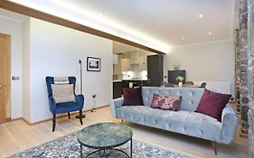 Joivy Refurbished Home On The Royal Mile