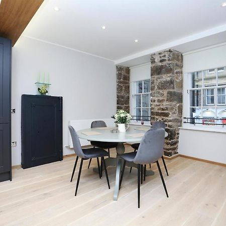 Joivy Refurbished Home On The Royal Mile EDI Exterior photo
