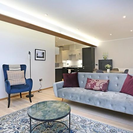 Joivy Refurbished Home On The Royal Mile EDI Exterior photo