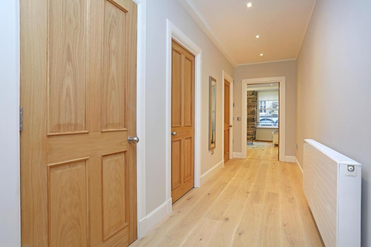 Joivy Refurbished Home On The Royal Mile EDI Exterior photo