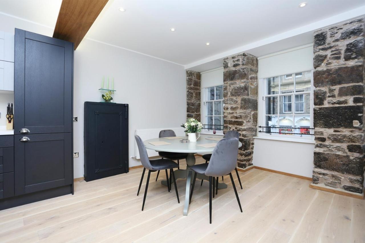 Joivy Refurbished Home On The Royal Mile EDI Exterior photo