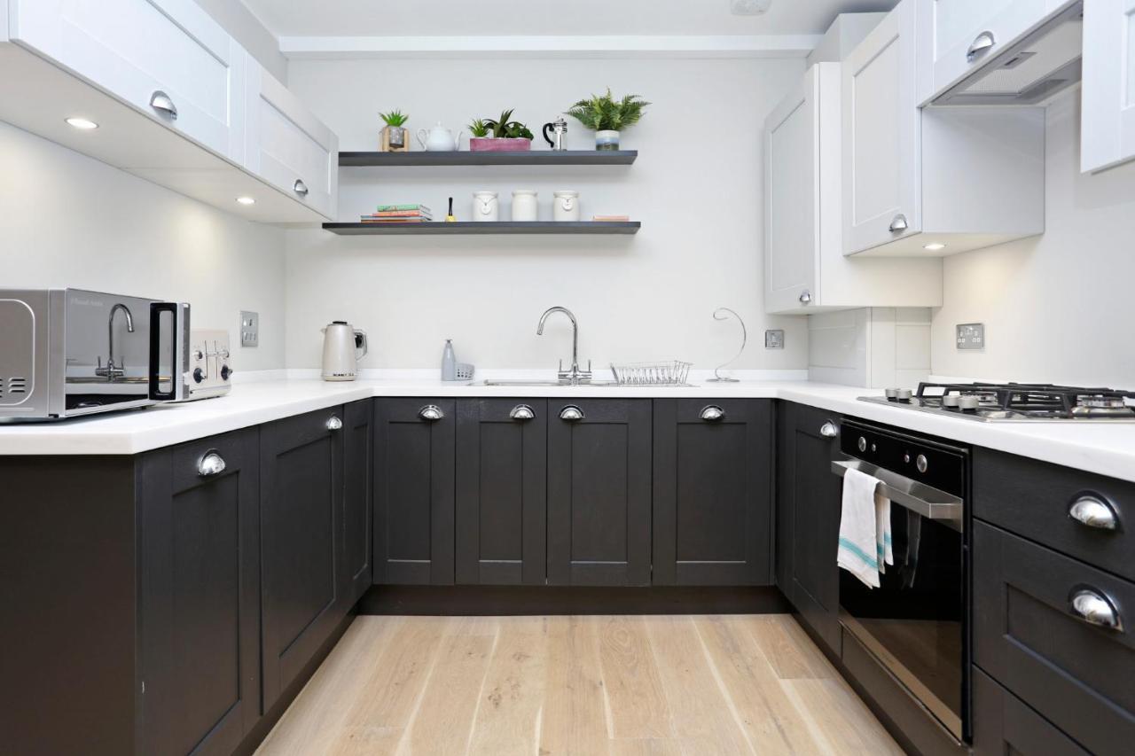 Joivy Refurbished Home On The Royal Mile EDI Exterior photo