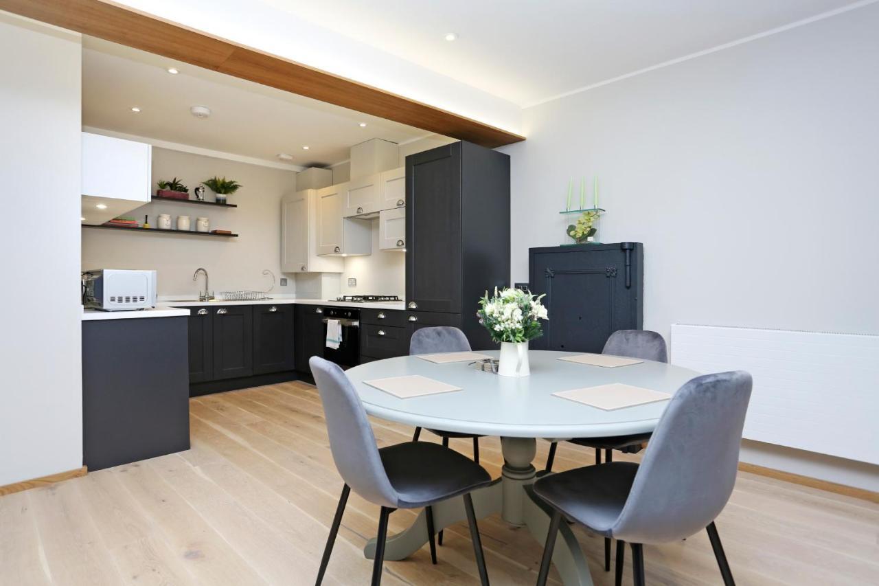 Joivy Refurbished Home On The Royal Mile EDI Exterior photo
