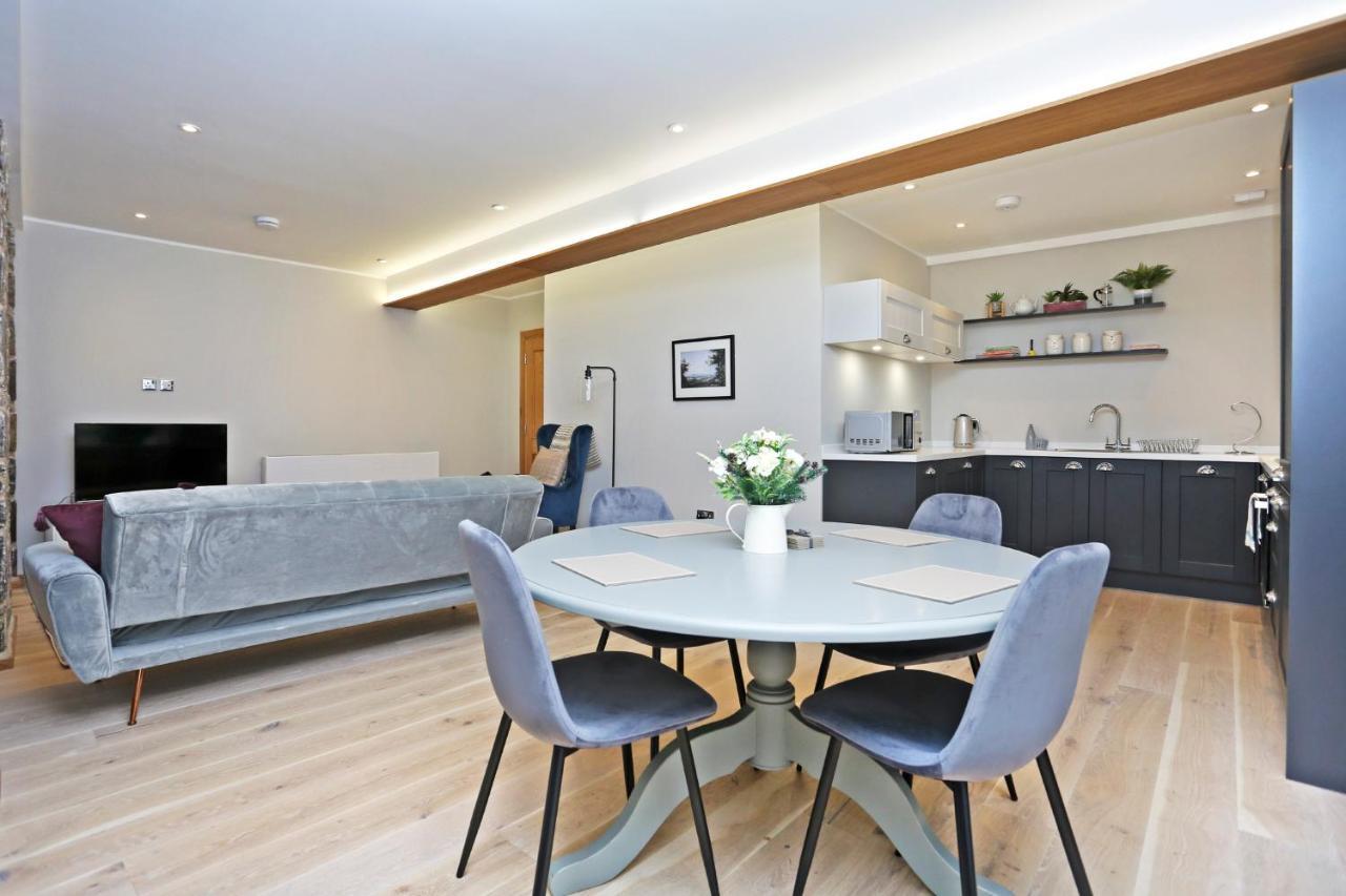 Joivy Refurbished Home On The Royal Mile EDI Exterior photo