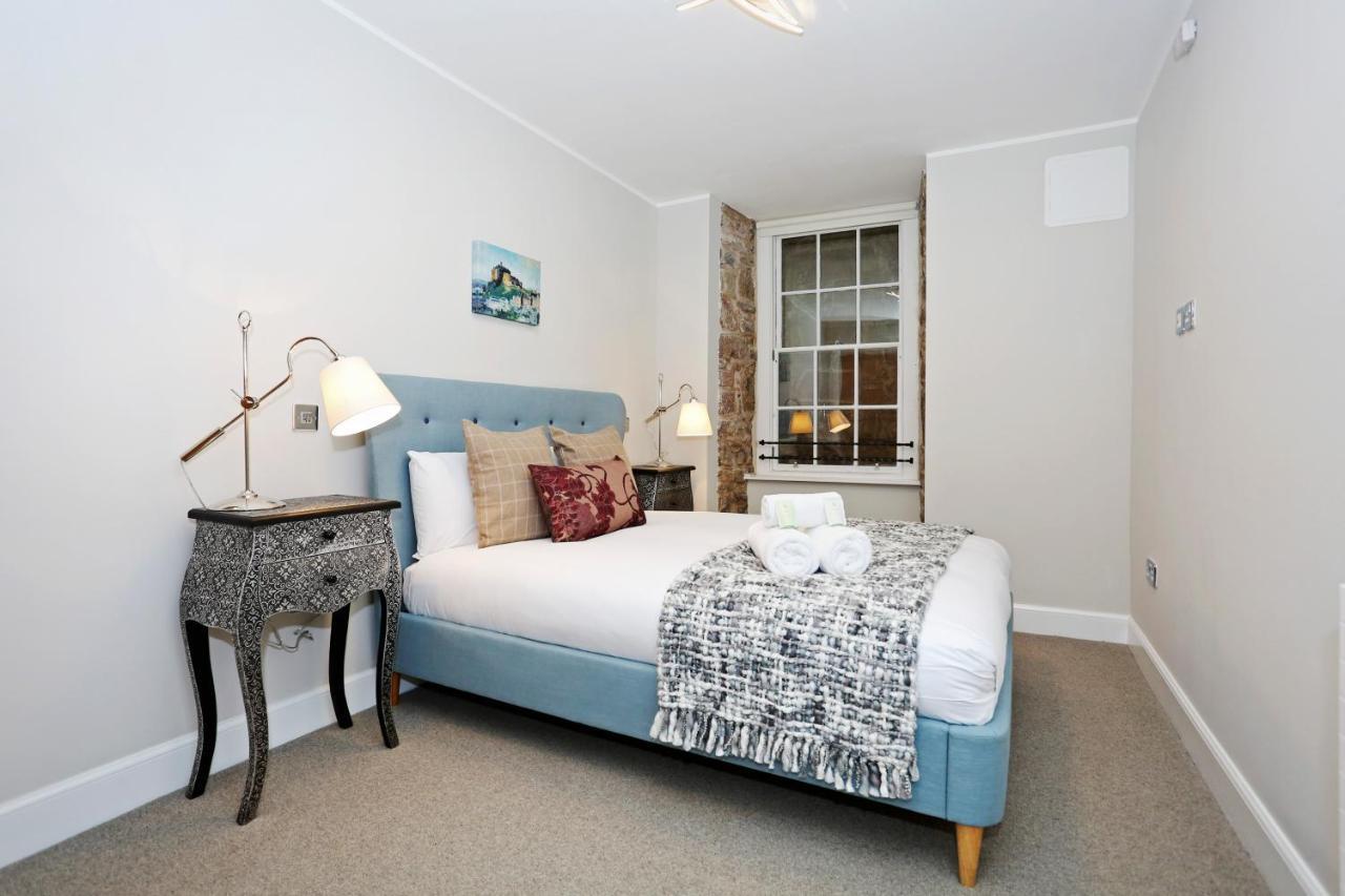 Joivy Refurbished Home On The Royal Mile EDI Exterior photo