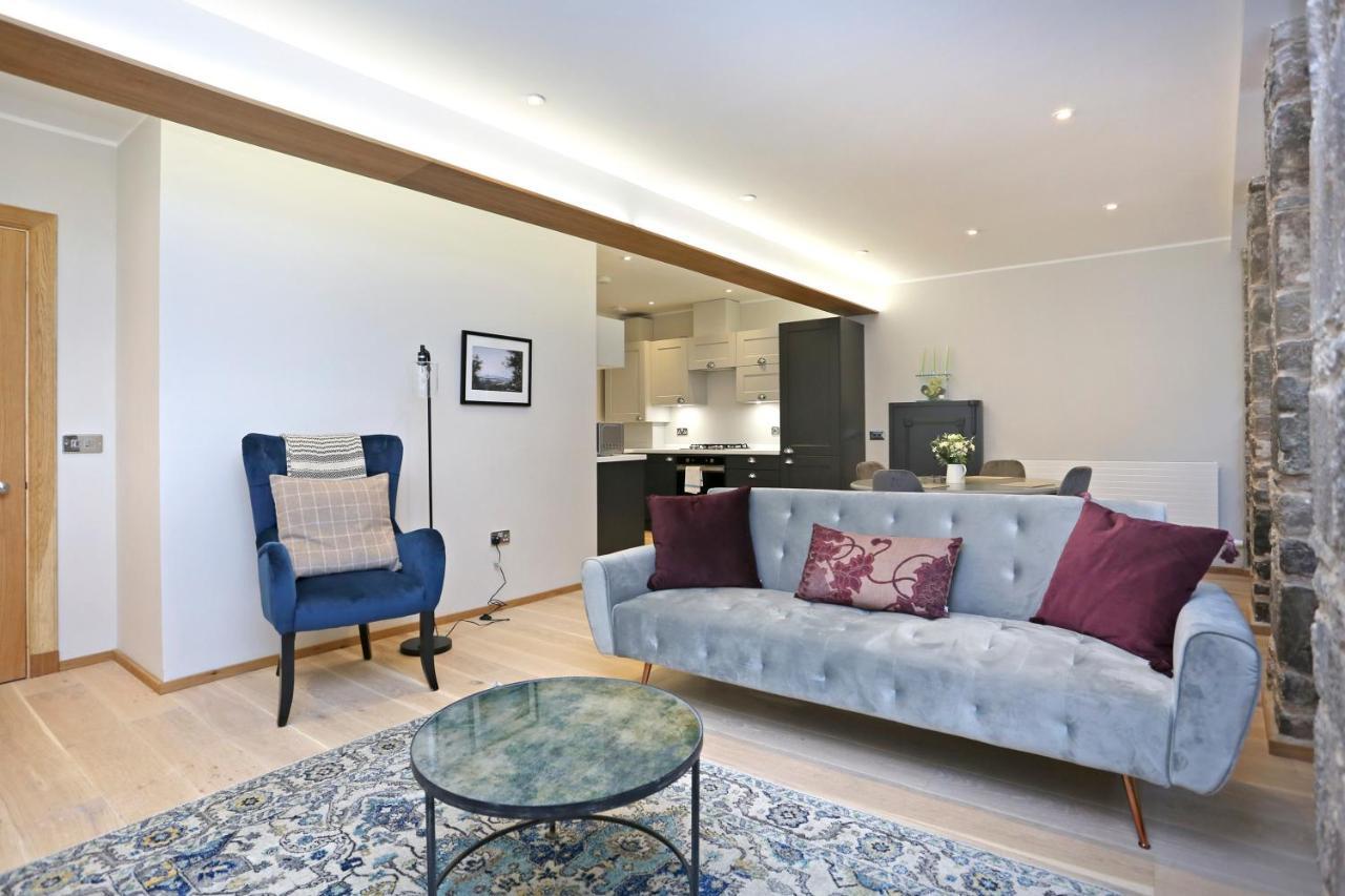 Joivy Refurbished Home On The Royal Mile EDI Exterior photo